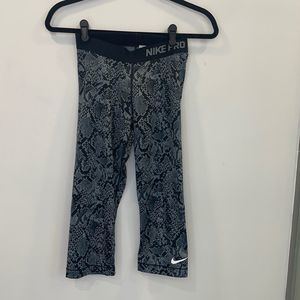 Nike Pro Fitted Snakeskin Pattern Capri Leggings S